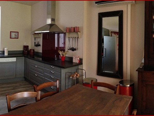 Keuken, van veel gemakken voorzien. 